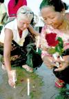 La isla indonesia de Bali conmemoró el cuarto aniversario de los atentados que en 2002 causaron la muerte de 202 personas, con la voluntad de superar el pasado y vivir el presente.
