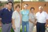 17102006
Vania con los anfitriones de la reunión señores Humberto y Hortensia García y el presidente del club José de León y su esposa Marú.