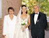 18102006
Silvia Flores con sus padres, Luis y Bertha Flores.