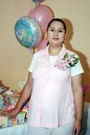 22102006 
Por el cercano nacimiento de su segunda bebé, Isadora Santibáñez de Fernández disfrutó de una fiesta de regalos que le organizaron sus familiares hace unos días.