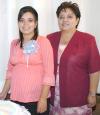 25102006
Érika Rosales Alvarado en compañía de Luz María Ruiz Esparza, quien le ofreció una fiesta de canastilla por el cercano nacimiento de su segunda bebita.