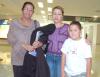24102006
Rosario López viajó a Tijuana, la despidieron Liliana Yáñez y Adrián Morales.