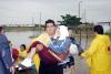 Con auxilio de lanchas fueron evacuadas cientos de familias de colonias populares y zonas rurales a causa de las primeras inundaciones que se sufren en los municipios de Culiacán, Navolato y Angostura a causa de los efectos de la tormenta tropical Paul.
