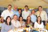 26102006
Magaly Gámez viuda de Necochea, con un grupo de amigas que la acompañaron en su fiesta de cumpleaños.
