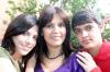 27102006 
Roxana con sus hijos Aletza y Víctor Miguel.