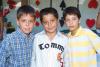 31102006
Rodolfo Parada, Andrés Quintero y Roberto Canales, en una fiesta infantil.