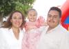 02112006
Andrea Abraham Mora cumplió tres añitos y sus papás, le organizaron una alegre piñata.