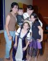 05112006 
Rebeca de González con sus hijas Danna, Regina, Bárbara y Luisa Fernanda González.