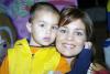 12112006 
Brenda de González y su hijo Mauricio.
