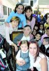 17112006
Con una fiesta en la escuela, Toño Flores de la Fuente celebrò sus 60 años de vida.