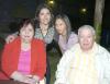 22112006
Daniela junto a su mamá, Cony de Kort y sus abuelos, Francisco Zavala y Evely Kort.