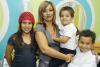 18112006 
 Karla  Muñoz con  sus hijos Ana, Benjamín y Josafath