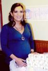 24112006 
Lucía Calleja de Gómez disfrutó de un alegre convivio, en honor al bebè que espera.