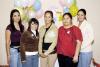 26112006 
Juana María Hernández espera su primer bebé, motivo por el cual recibió muchas felicitaciones y regalos en su fiesta de canastilla.