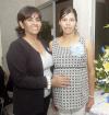 26112006 
Ana Karina Gámez de Robles recibió felicitaciones por el pròximo nacimiento de su bebè.