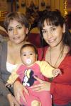 30112006
Linda Serna de Tamayo, Lorena Tamayo de Braña y Pamela Braña