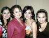 10112006 
Lily al lado de su mamá, Norma Aguayo de Duarte y sus hermanas, Norma y Karina.