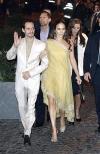 A su llegada a Roma
La ciudad eterna vive al borde de una crisis de nervios los últimos preparativos para la llamada 'boda del año' entre Tom Cruise y Katie Holmes.