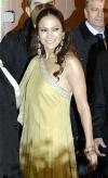 JLo. acompañada por su marido Marc Anthony fueron de los primeros en abandonar el hotel para participar de la cena pre nupcial.