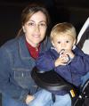 04122006
Cristina González con su hijo Luis Alberto.