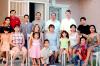 03122006
Roberto Espinosa Zapata y Celia H. Tea Wong festejaron recientemente 42 años de matrimonio, acompañados por sus hijos y nietos, quienes los felicitaron por tan grato acontecimiento.