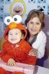03122006 
Renatta en compañía de su abuelita, Elsa Espinoza Estrada.