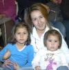 06122006
Liz Kanno y sus hijas Sofía y Ana Cecy.