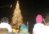 Una empresa privada colocó un enorme árbol navideño de 53 metros y considerado como el más alto de latinoamerica, en el norte de la ciudad de Mérida, Yucatán.