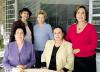 Alicia Z. de Villarreal, Blanca A. de Arenas, Martha G. de Cantú, Silvia Romo de Cruz, la festejada, Martha W. de Saldaña y Pilar G. de González.