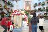 Las reliquias no podían faltar este 12 de diciembre. En diferentes colonias de la ciudad se observó el cierre de calles para que los grupos de danza pudieran honrar a la Virgen de Guadalupe mientras las señoras preparaban la reliquia para repartirla entre los devotos.
