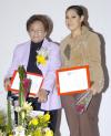 10122006 
La profesora Irene Martínez y la bailarina Ana Luisa Revueltas recibieron un reconocimiento por parte del Centenario de Torreòn.