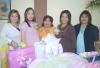 12122006
Gabriela Campos Carrete junto a su mamá, Hermelinda Carrete de Campos, sus hermanas Patricia y Martha Campos y su sobrina Paty Aristegui, organizadoras de su fiesta de canastilla.