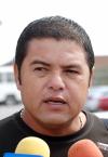 Fue como si quisiera alargar su adiós el mayor tiempo posible. Oswaldo Sánchez llegó una hora tarde a la cita con la directiva del Guadalajara

Y con lágrimas rodándole por las mejillas, Oswaldo Sánchez abandonó la sala de trofeos del club, esa que recibió un nuevo huésped cuando él aún era el portero del Guadalajara