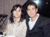 16122006 
 Arturo y Margarita Rivera personificaron a la familia Adams en una fiesta de disfraces