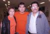20122006
Daniel Arturo Luján viajó a Nueva York, lo despidieron Arturo y Graciela Luján.