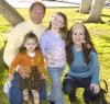 21122006
Alfredo y Margote, con sus hijas Sofía y Margarita.