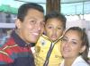 21122006
Juan Pablo Gómez García acompañado de sus padres, Juan Carlosy Adriana Gómez, el día que festejó su tercer cumpleaños.