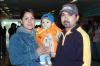 24122006 
Valeria y Julio González y Leticia Fernández viajaron a Tijuana, los despidió Laura Fernández.