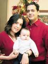 Armando Martínez Alcázar y Paola González de Martínez con su hijo Armando.