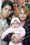 07012007 
Guillermo Reyes y Tania Limones con la pequeña Vanessa Reyes Limones.