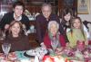 10012007
Federico, Josefina, Jéssica, Federico, Karla y doña Delfina, en su reunión navideña.