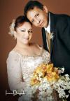 M.C. Isela Guadalupe Carrera Calderón el día de su boda con el M.C.Héctor Alonso Moreno Ávalos.


Estudio: Sosa