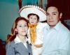 14012007 
Diego Yahir Reyes Gallegos, el día que cumplió tres años junto a su abuelita Lydia Carrasco de Gallegos y su primito Ángel Gallegos.