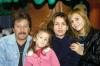 23012007
Hanna con sus papás Antonio y Elisa Morales, y su hermana Ana.
