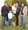 25012007
Jorge Zermeño acompañado de sus hijos Poncho y Eduardo, de su nieta Ana Victoria y de Astrid, Naila Camila y Ares.