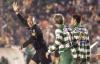 Ya con la ventaja de tres goles, las Chivas replegaron líneas y fueron atacados insistentemente por la artillería santista, que continuaba con la pólvora mojada, hasta las anotaciones del “Hachita”.
Cuando quedaban pocos minutos por jugar, los Guerreros se volcaron al ataque pero de manera desorganizada, teniendo el empate primeramente Oribe Peralta, quien voló su remate, y después Édgar Castillo, de regular rendimiento, con un disparo que fue bien controlado por Luis Michel.