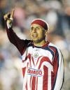 Aunque Santos apretó al final
del partido, el campeón Guadalajara aprovechó los errores defensivos
de su rival y con dos goles de Alberto Medina derrotó 3-2 a los
lagunero, a quienes les faltó fortuna en su presentación ante su
afición en el Torneo Clausura 2007 .