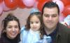 29012007
Adriana Ochoa de Escobedo y Fernando Escobedo Félix le ofrecieron una alegre piñata a su pequeña Bárbara, con motivo de su tercer cumpleaños.
