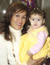 29012007
Bárbara Lizeth Torres Aguilar cumplió su primer añito, motivo por el cual fue festejada por su mamá, Claudia Elena Torres.