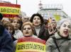 El gobernante Partido Socialista español anunció que el diálogo político con ETA ha quedado roto -no solamente suspendido - tras el atentado  en el aeropuerto de Madrid.